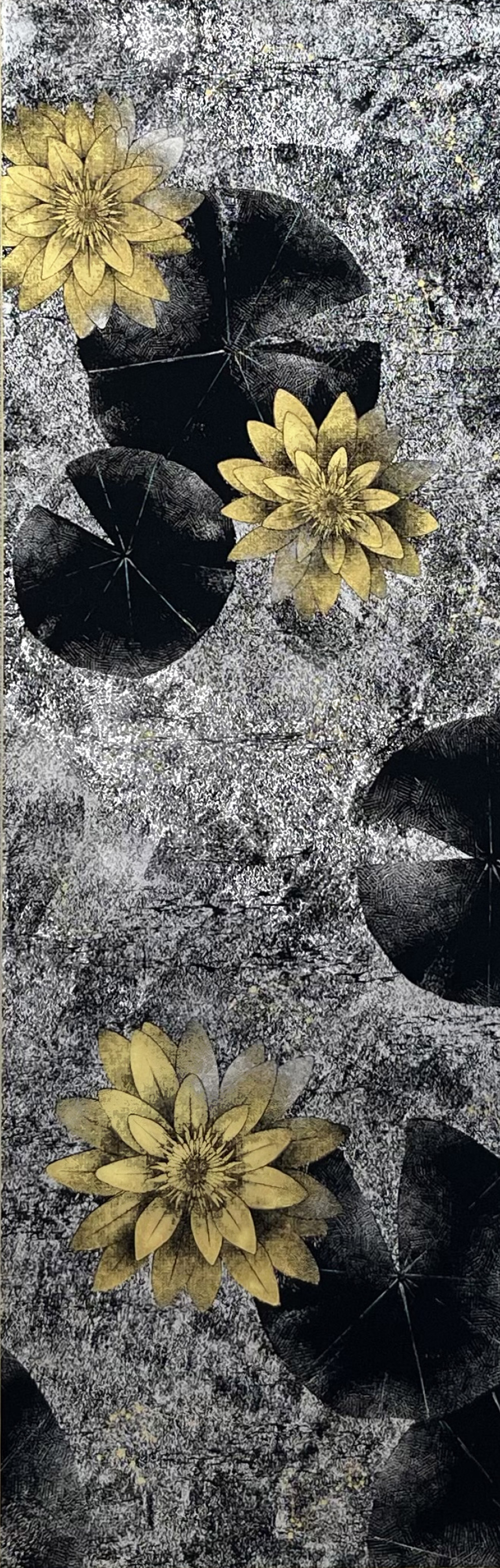 本金箔押掛軸 水鏡睡蓮(スイキョウスイレン) 田畑汐華作 金箔が語る 掛軸の新章 本金箔 アルミ銀箔 十二星座