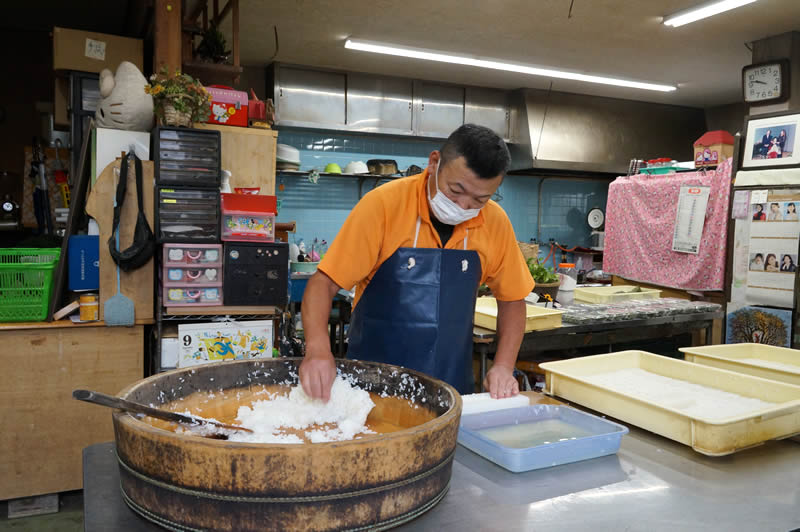 福本商店 柿の葉ずし作り