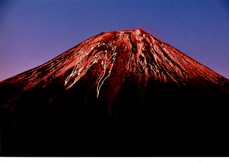 奇跡の写真　赤富士に龍紋