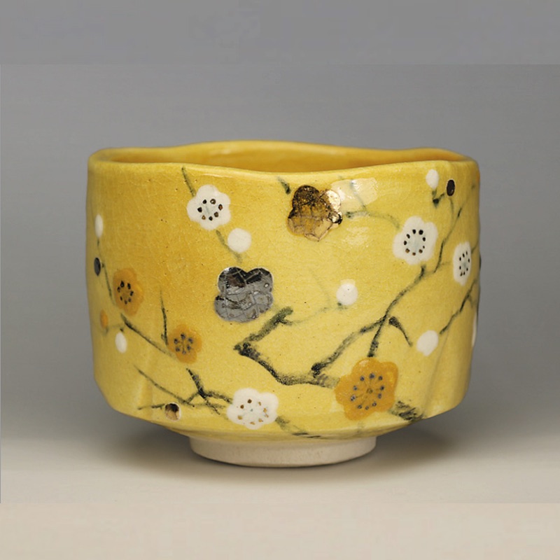 2022年初春作品　金銀彩　梅の絵　茶碗