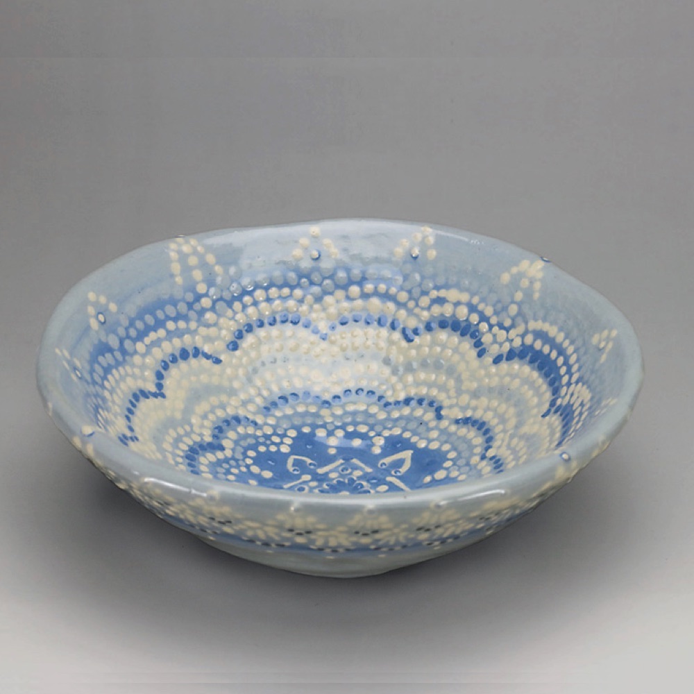 2022年初春作品　淡青楽　点描画　平茶碗