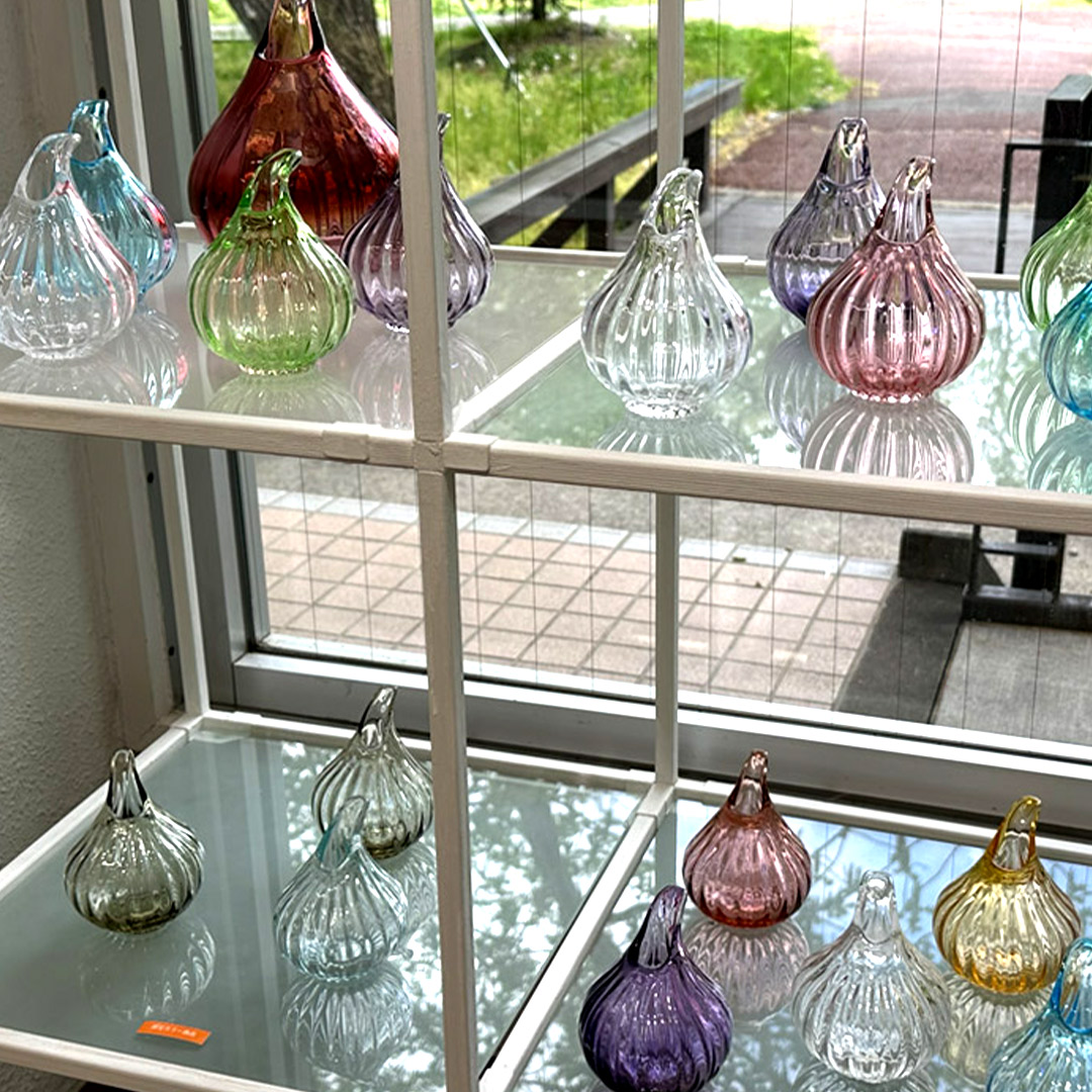 あづみ野ガラス工房 たまねぎ 一輪挿し 花瓶 かびん 置物 ガラス 透明 クリア 赤 黄 緑 紫 カラフル